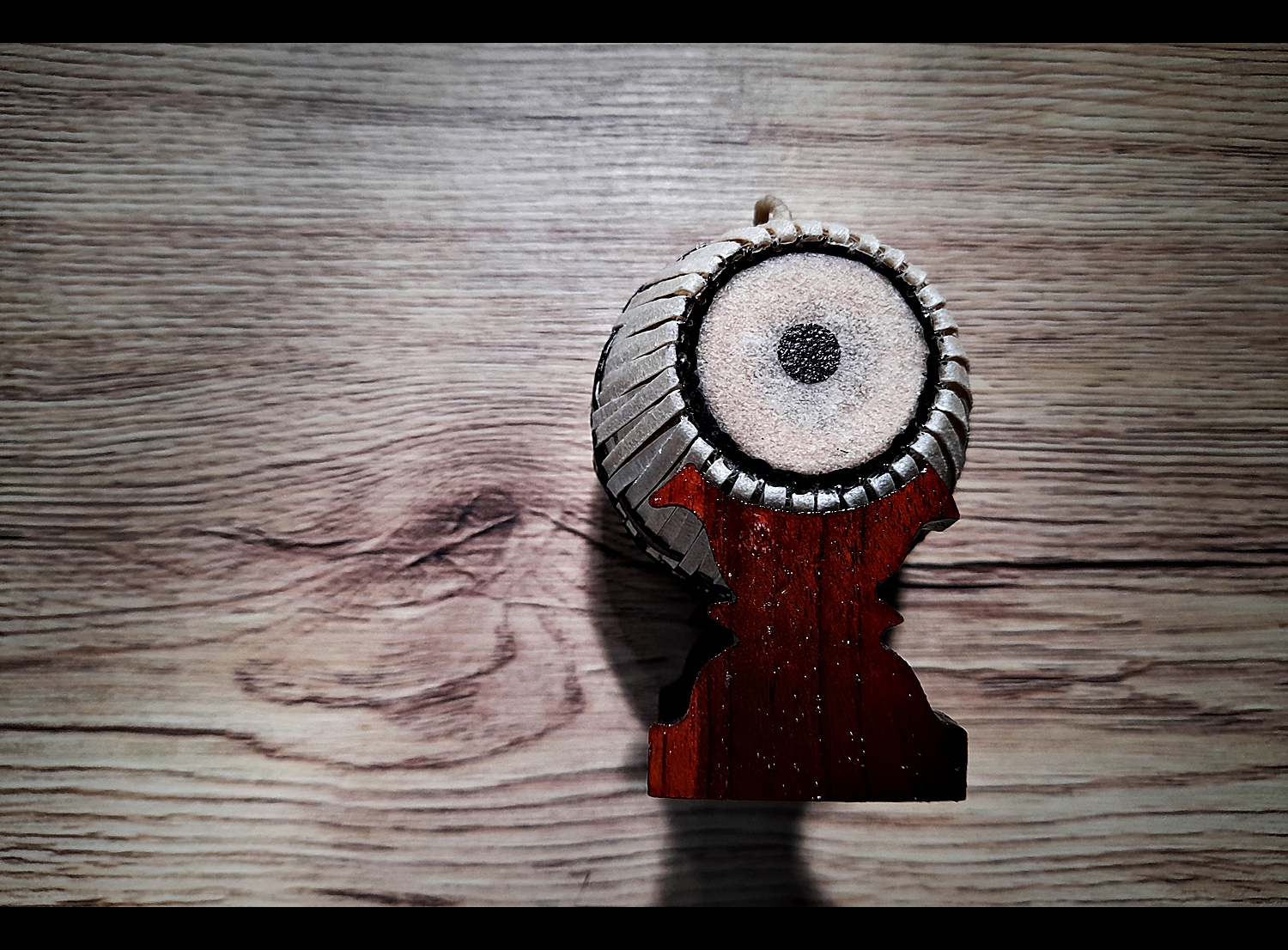 ตะโพน(เล็ก) (ชื่อเสียงโด่งดัง มหาลาภเมตตาเสหน่ห์) - (งานแฮนเมด ทำมือ วัสดุจากหนังวัวแท้ ฐานไม้สักทอง) (ขนาดตั้งบูชา เล็ก) รุ่น2 - (พิธี เสาร์๕)ปี2563