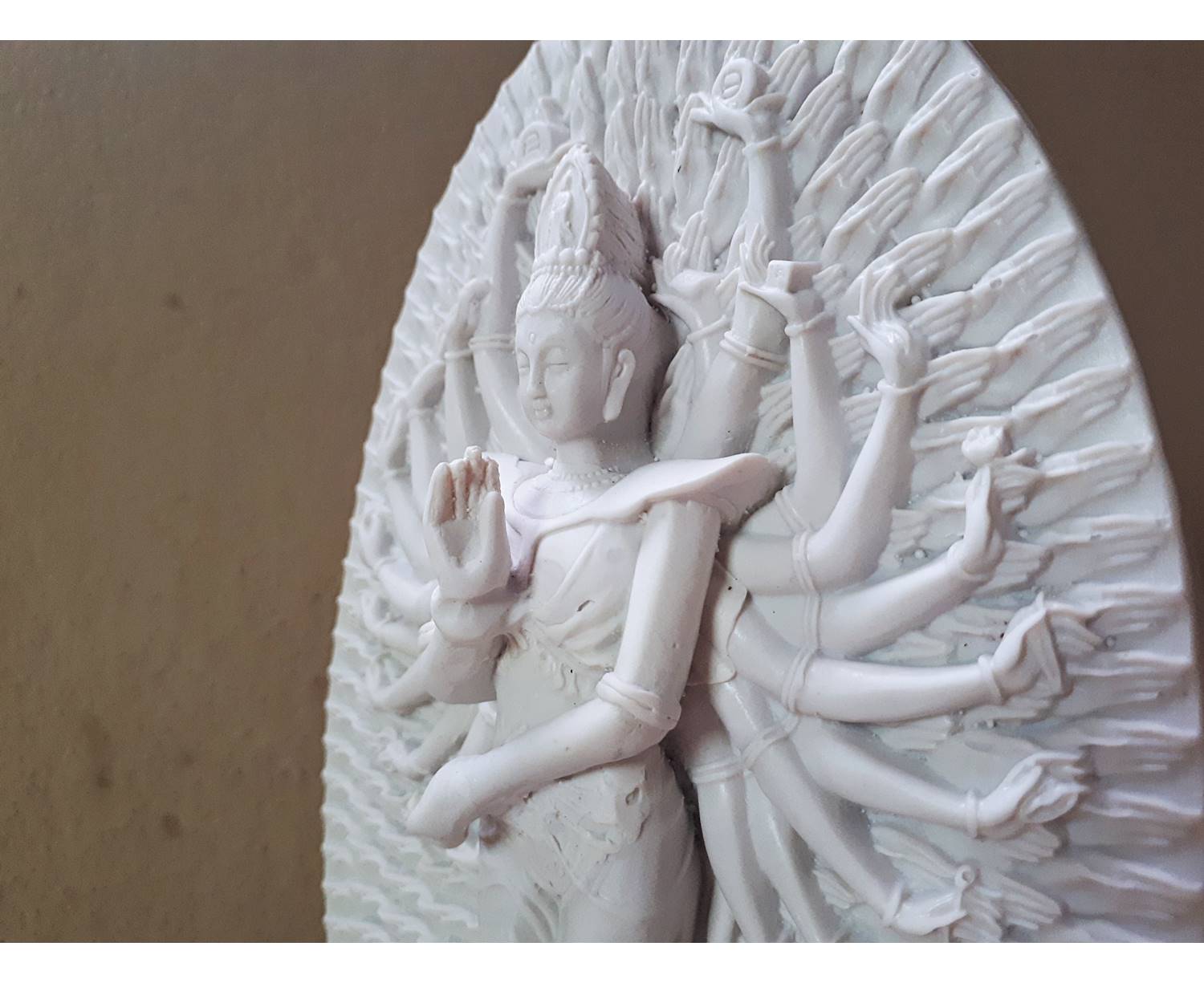 รูปหล่อ พระแม่กวนอิม พันกรพันมือ(สูง11นิ้ว ฐาน7นิ้ว) เนื้อเรซิ่นสีขาวงา - (ขายปลีก ขายส่ง)