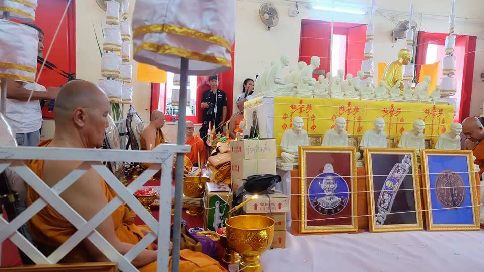 รูปหล่อ อาแปะ เซียนแปะ วัดศาลเจ้า ปี2561 (ขนาด 5/9/12 นิ้ว) เนื้อเรซิ่นสีงาช้าง