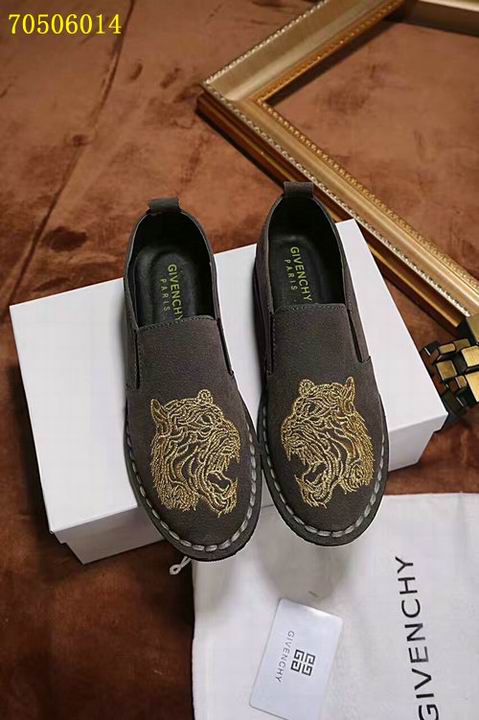 given men แบบอีกเยอะกดดูด้านในค่ะ size 38-44 ,45-46 มีบางแบบ