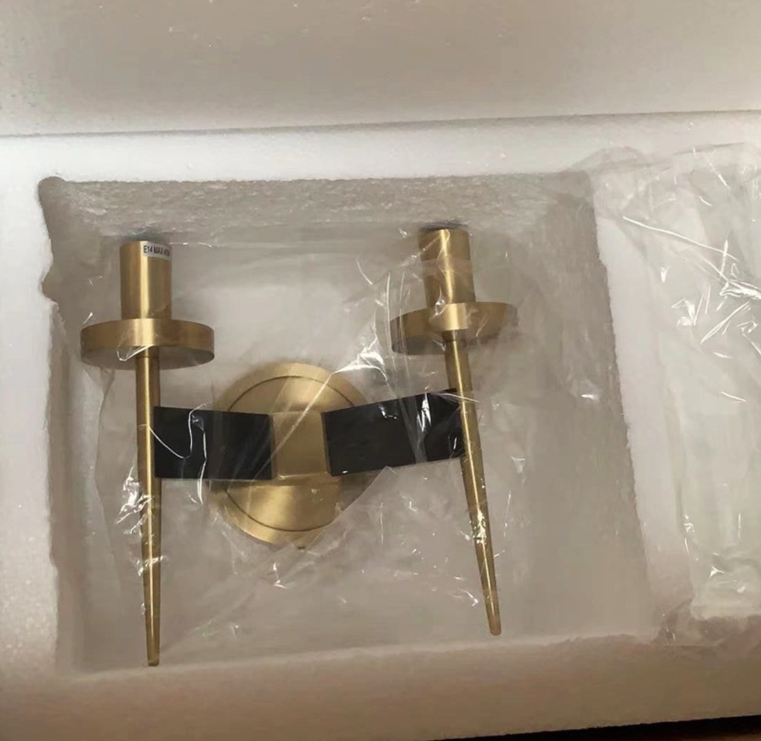 โคมไฟติดผนังภายในแก้วใสมีลอนทรงกระบอกแนวตั้งก้านปลายแหลม [CO-4562]