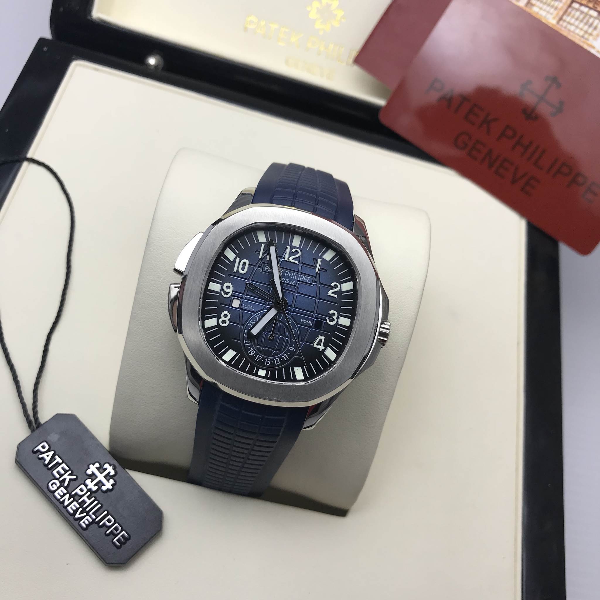นาฬิกา Patek Philippe Aquanaut Travel Time Reference 5164R หน้านํ้าเงินขอบเงินสายนํ้าเงิน