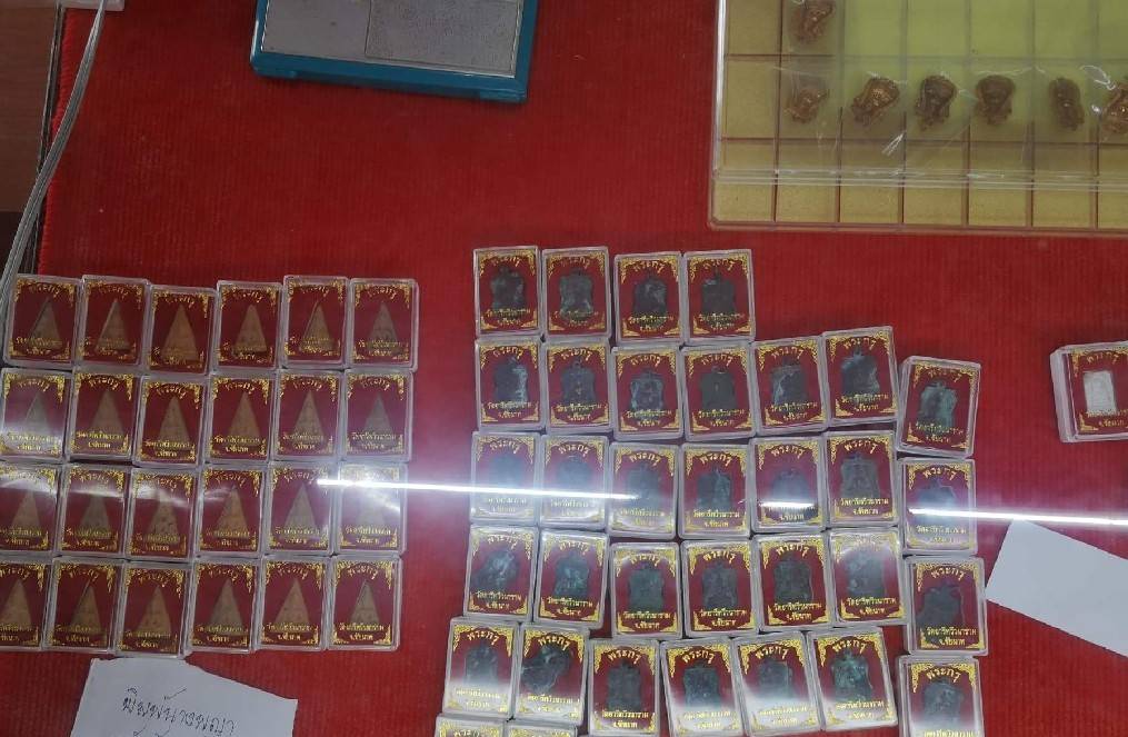 พระลีลา วัดอารีทวีนาราม(วัดหนองอีดุก) เนื้อดิน(พระกรุ กรุแตก) ทัน หลวงพ่อกวย วัดโฆสิตาราม(วัดบ้านแค) ปลุกเสก ปี2515 (#รับประกันแท้)