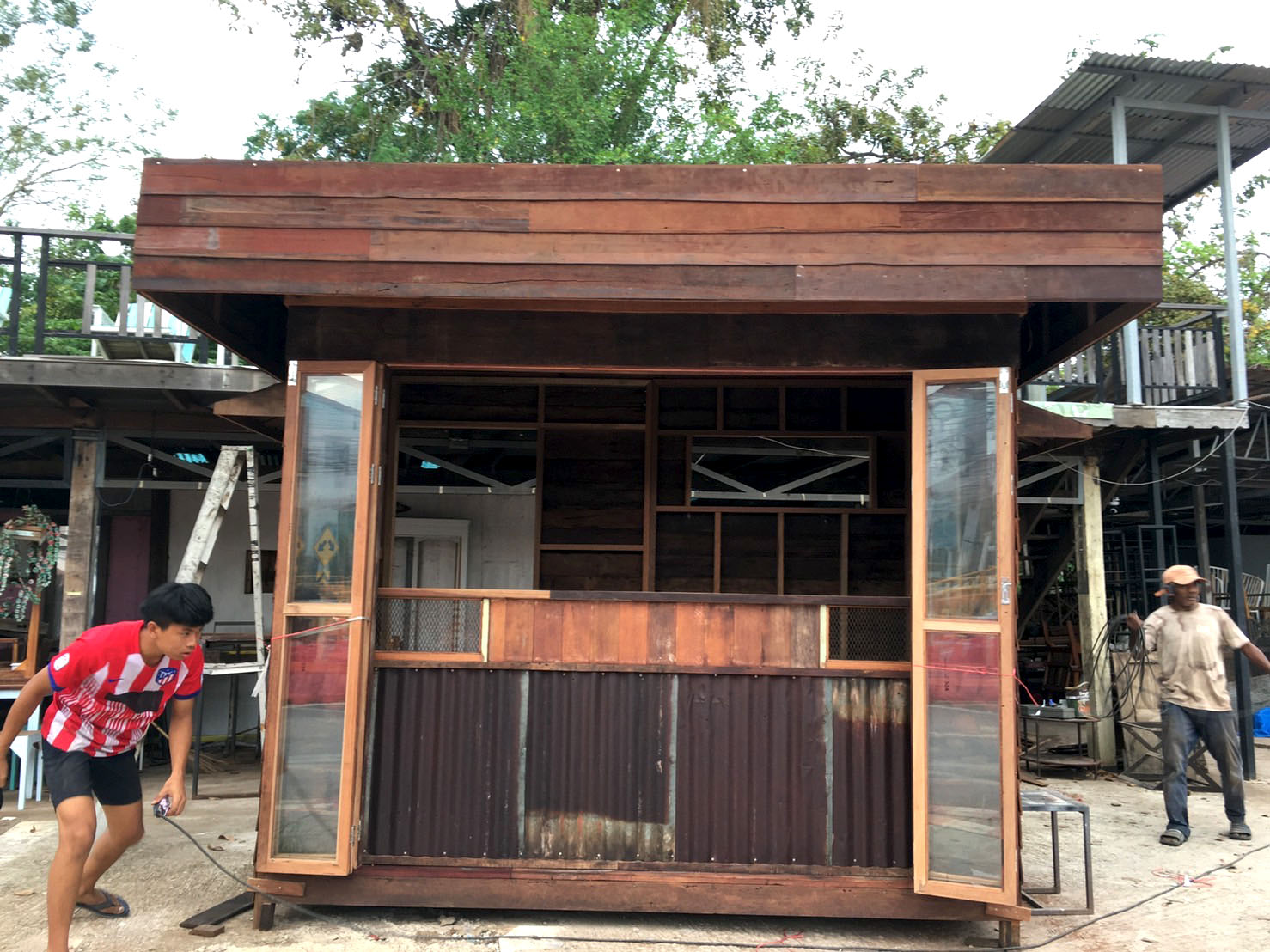 ซุ้มกาแฟไม้เก่า W 01