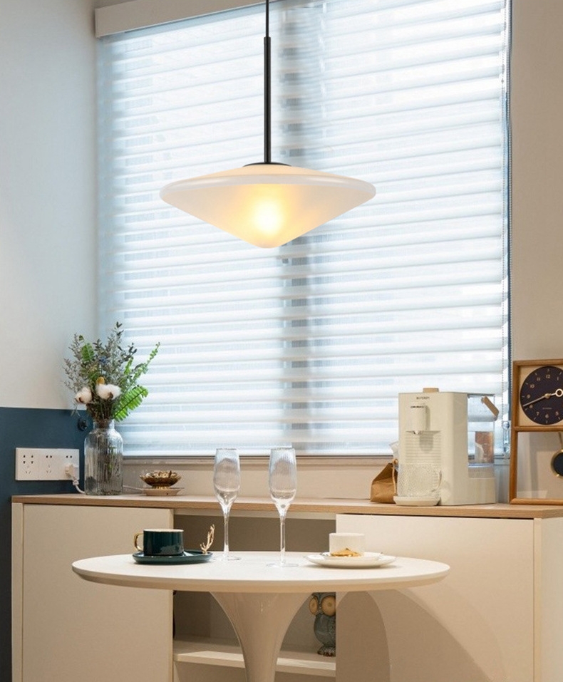 โคมไฟแขวนเพดานสไตล์โมเดิร์นมินิมอล ทรงจานบิน UFO ขนาด 35cm แก้วสีขาว [OVL-735]