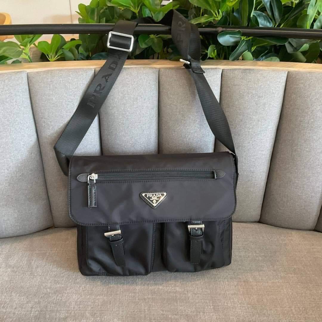 กระเป๋าMini Messenger PRADA (แอดไลน์ก่อนสั่งซื้อ)