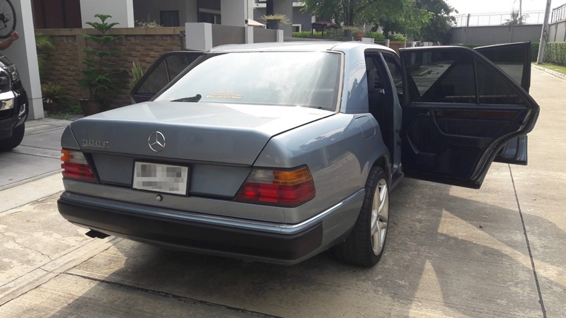 ผ้ายางปูพื้นรถยนต์ Benz E300 W124