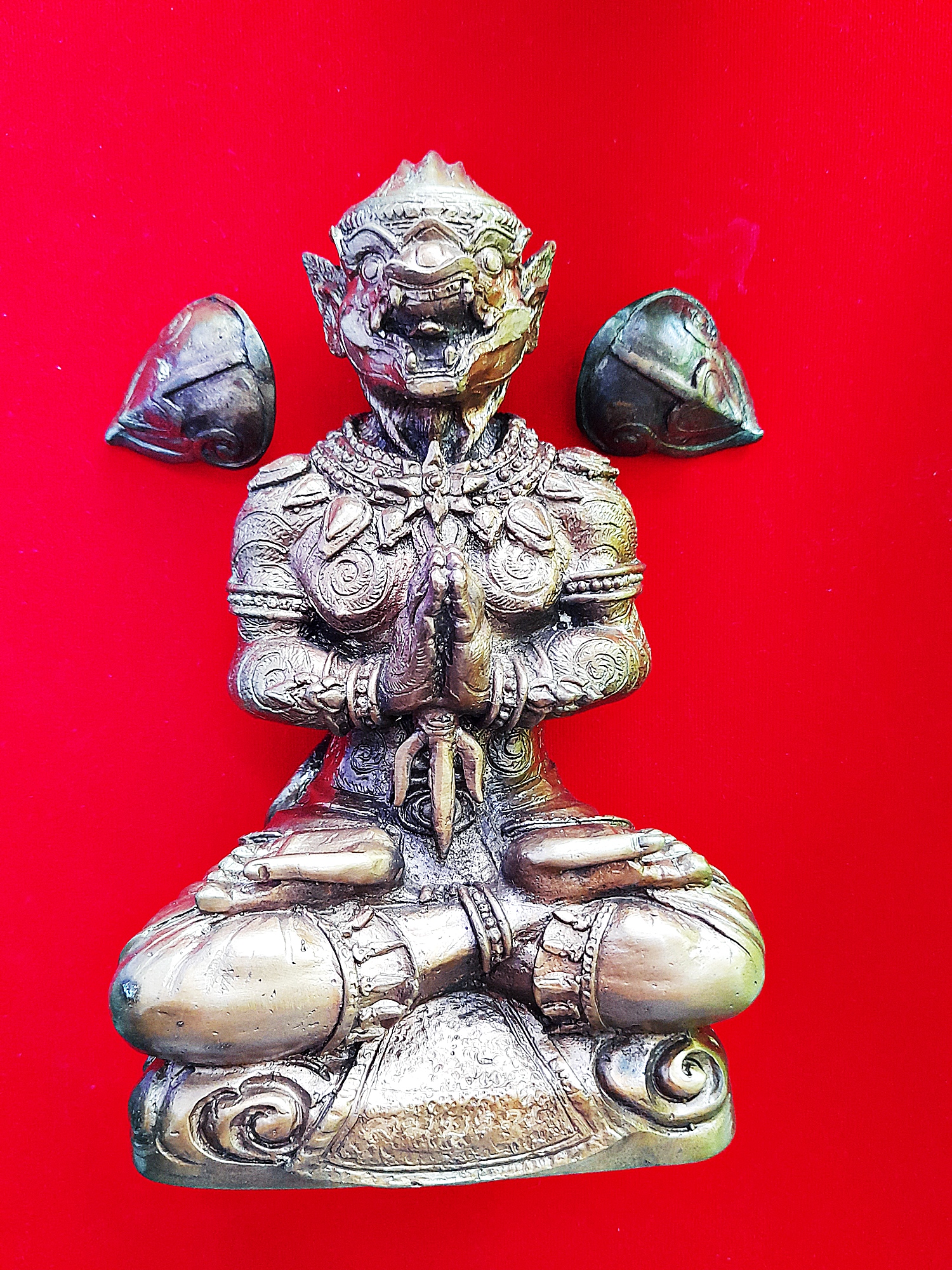 รูปหล่อ หนุมาน ใส่ชุดเกราะ รายมนต์ ถืออาวุธตรีศูล (องค์ใหญ่ขนาดตั้งบูชา หน้าตัก6นิ้ว สูง9นิ้ว) เนื้อทองเหลือง ปี2560 #ปลุกเสกแล้ว #รับประกันแท้