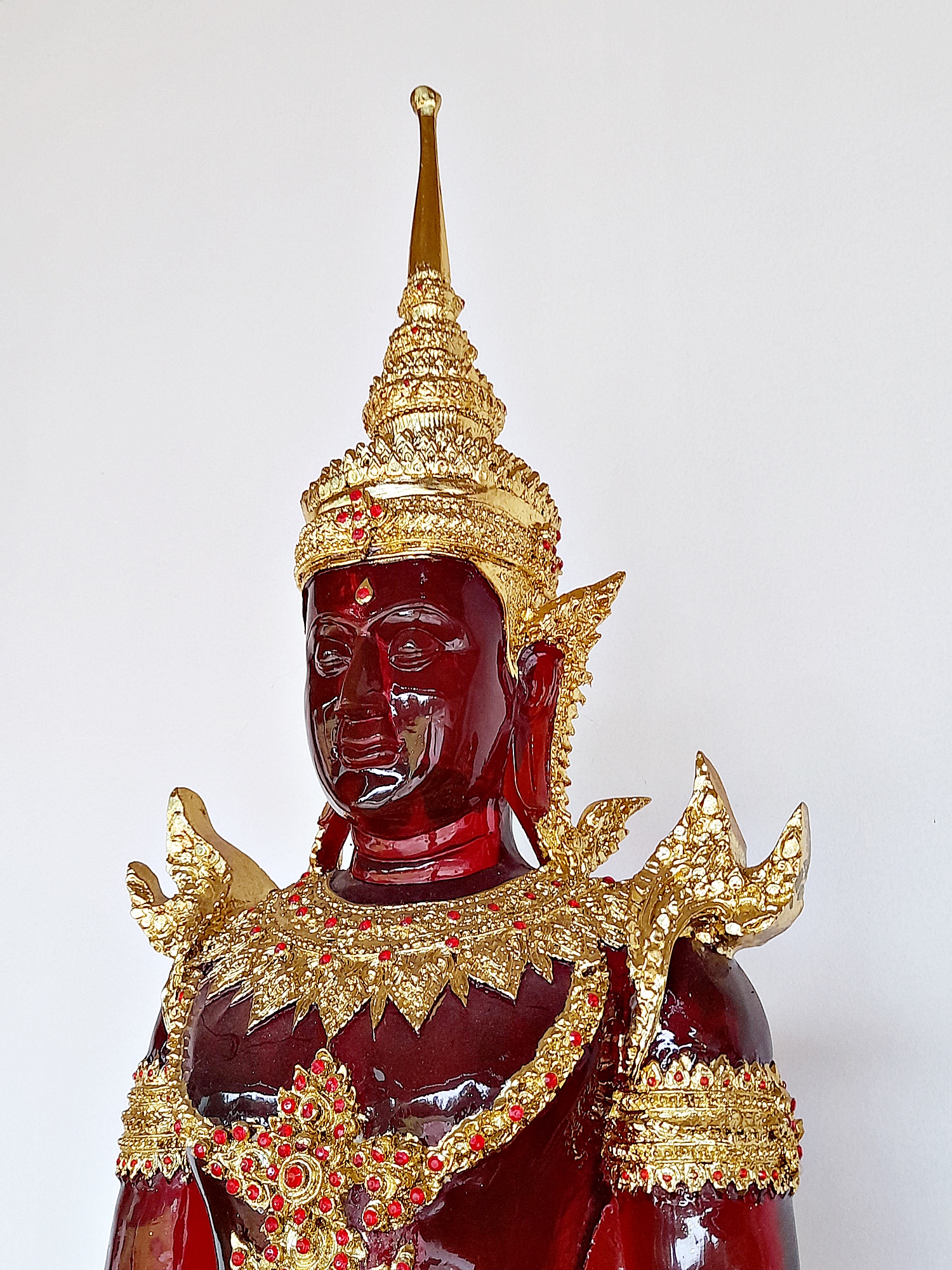 พระแก้วมรกต ปางพระจักรพรรดิ์ สีประจำวันเกิด7สี (ขนาดใหญ่) - (สีแดง สีเหลือง สีชมพู สีเขียว สีส้ม สีฟ้า สีม่วง)