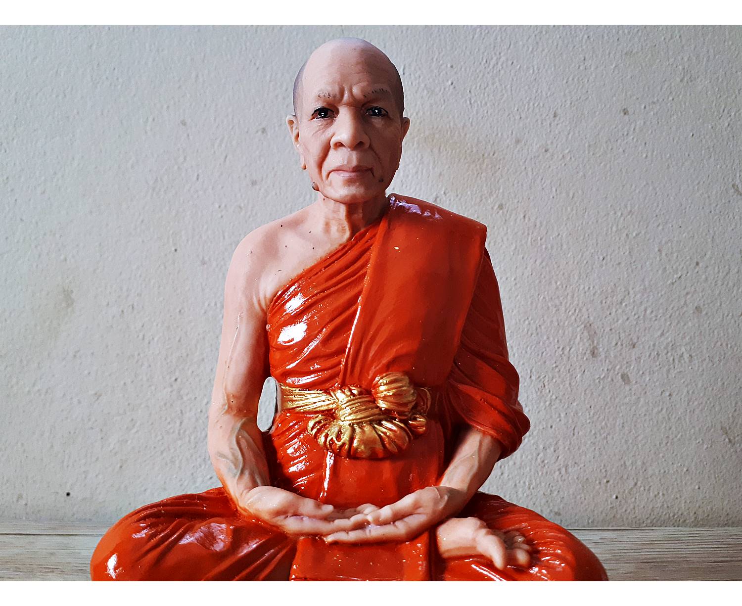 รูปหล่อ หลวงพ่อสด วัดปากน้ำ ภาษีเจริญ เนื้อเรซิ่นลงสี - (หน้าตัก5นิ้ว ฐาน5×7นิ้ว สูง9.5นิ้ว)