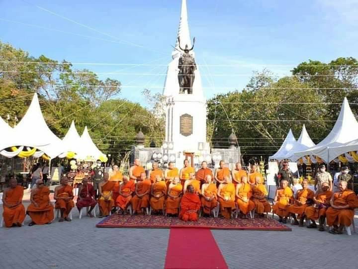 รูปหล่อ พระนเรศวร ทรงช้าง ออกศึก เนื้อทองเหลือง ปี2563