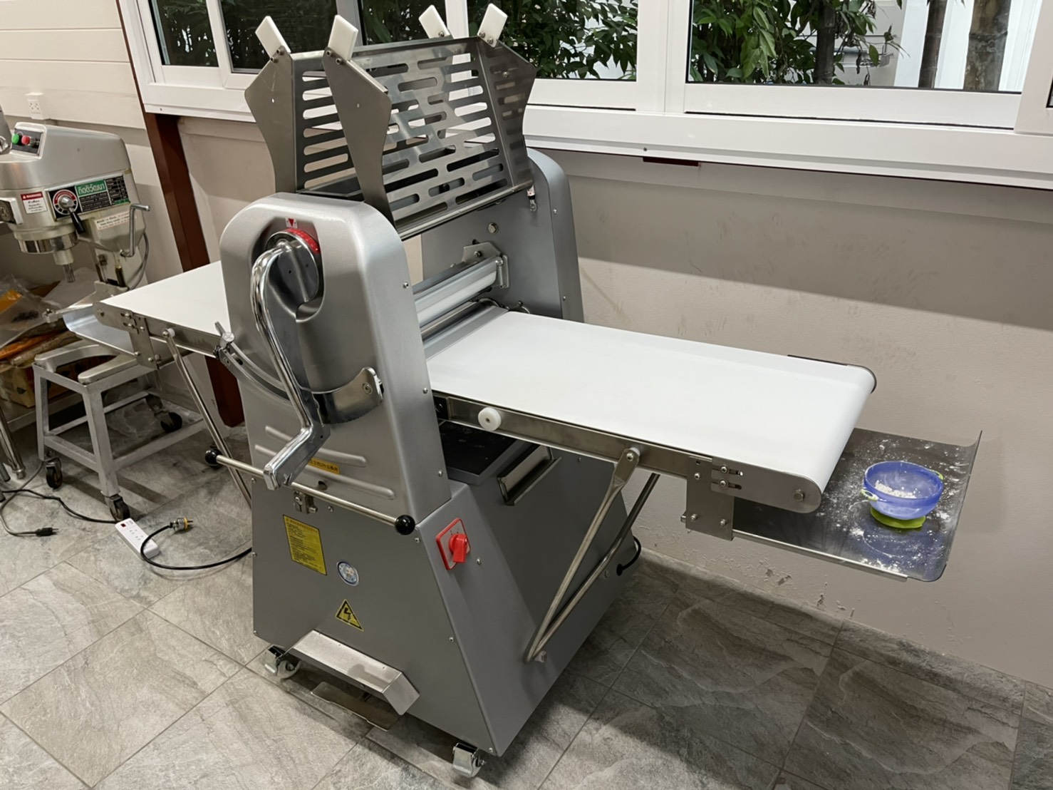 เครื่องรีดแป้ง 220v