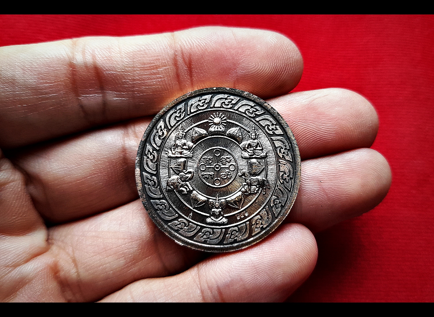 เหรียญพระมหาจักรพรรดิ์ (หลังสมบัติพระมหาจักรพรรดิ์ทั้ง7) (สมบัติจักรพรรดิรัตนะ7) ปี2563 เนื้อมหาชนวน - หลวงพ่อเล็ก วัดท่าขนุน / หลวงตาม้า วัดถ้ำเมืองนะ / วิชาธรรมกายสายหลวงปู่สด วัดปากน้ำ