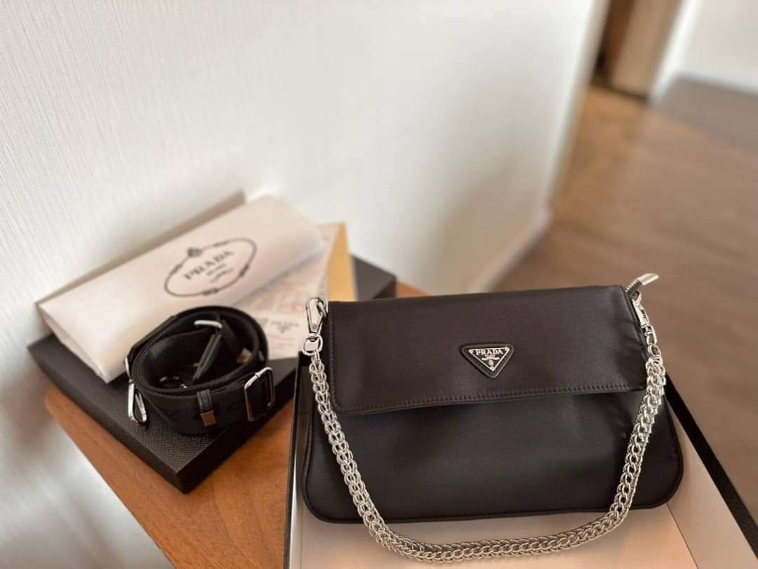 Prada ทรง shoulder bag (แอดไลน์ก่อนสั่งซื้อ)