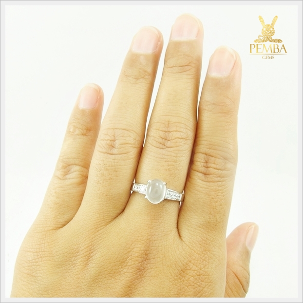 แหวนมูนสโตนแท้ เพิ่มเสน่ห์น่าหลงใหล ผู้คนที่รักใคร่