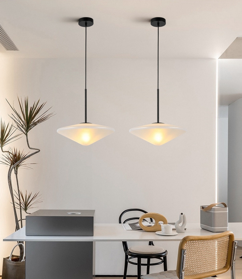 โคมไฟแขวนเพดานสไตล์โมเดิร์นมินิมอล ทรงจานบิน UFO ขนาด 35cm แก้วสีขาว [OVL-735]