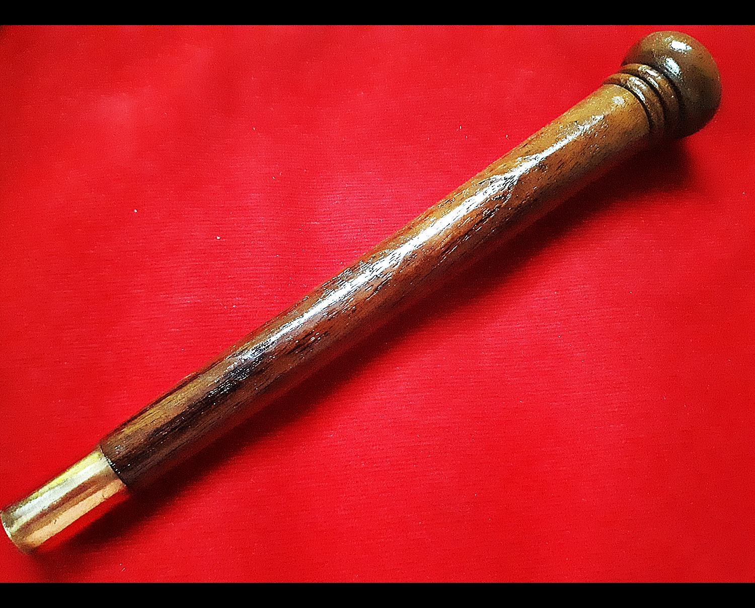 ไม้ครู (ทำจากเนื้อไม้คานโบสถ์ วัดพระพุทธบาท จ.สระบุรี) - (อานุภาพ มหาอำนาจคุมบริวาร อีกทั้งลาภและความเจริญ ด้วยจากบารมีครู) ยาว7นิ้ว