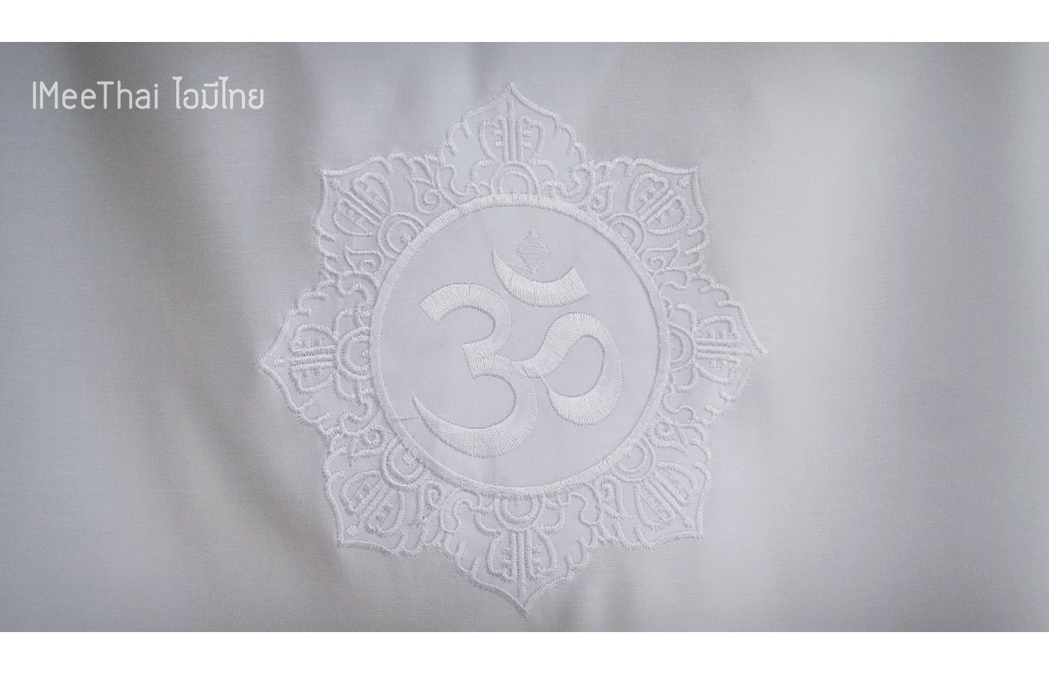 เสื้อขาว อักษรขาว โอมพระพิฆเนศ