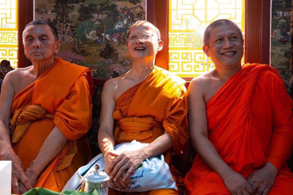 รูปหล่อ หลวงพ่อหายโศก(พระหายโศก) (ขนาดบูชา หน้าตัก1นิ้ว) เนื้อทองเหลืองปัดเงา ปี2561