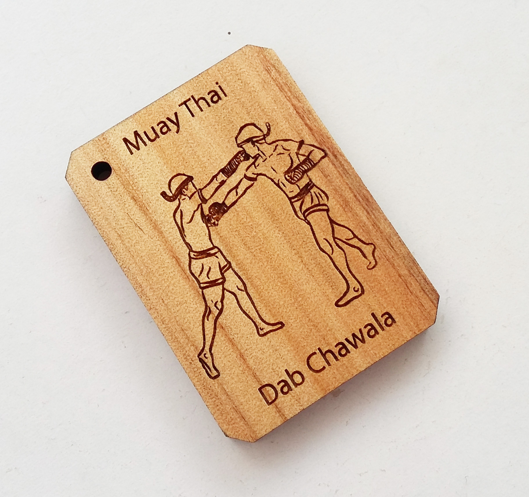 พวงกุญแจไม้แกะสลัก แม่ไม้มวยไทย-ดาบชวาลา