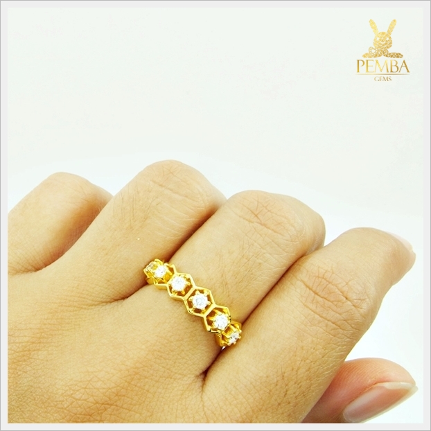 แหวนเพชรแท้ เพิ่มความหรูหราบนนิ้วคุณ (สามารถสั่งทำได้ค่ะ)