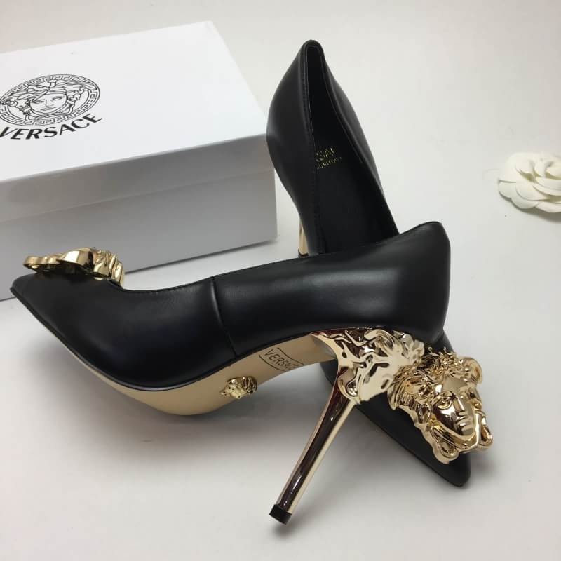 พร้อมส่ง รองเท้า versa สีดำ สอบถามไซส์ได้ค่ะสต็อคของเปลี่ยนตลอด