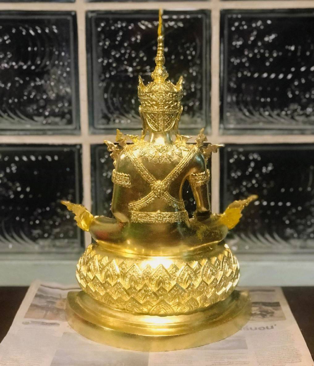 รูปหล่อ พระพุทธรูป ปางพระจักรพรรดิ เนื้อโลหะทองเหลือง ปิดทองแท้ (หน้าตัก 9นิ้ว สูง16นิ้ว ลึก6นิ้ว)