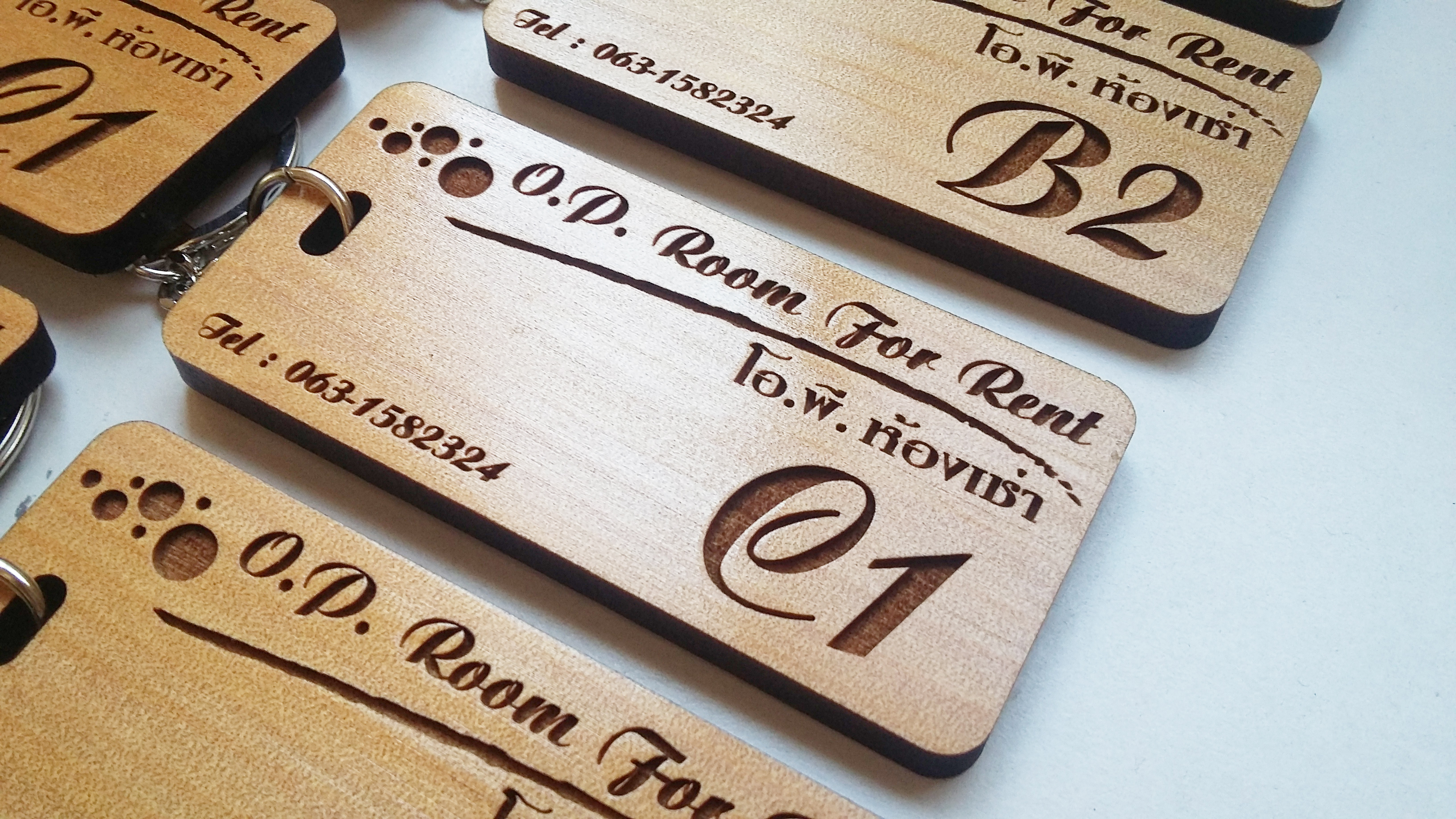 พวงกุญแจไม้ พวงกุญแจห้องพัก - O.P. Room For Rent Pattaya