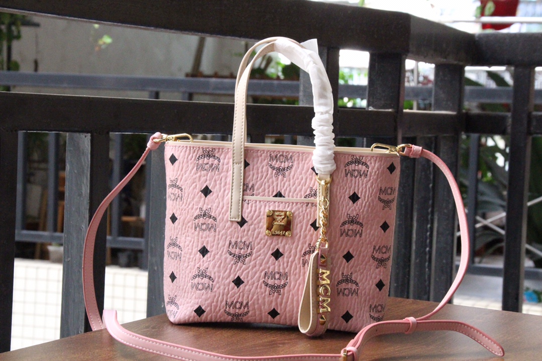 กระเป๋า mcm Anya 8 นิ้ว