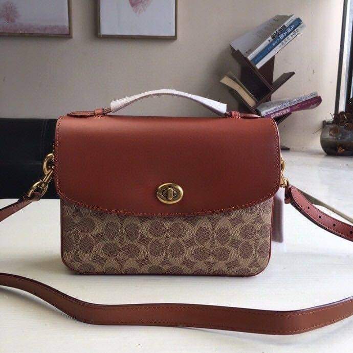 Coach Cassie Crossbody In Signature Canvas (แอดไลน์ ก่อนสั่งซื้อ)