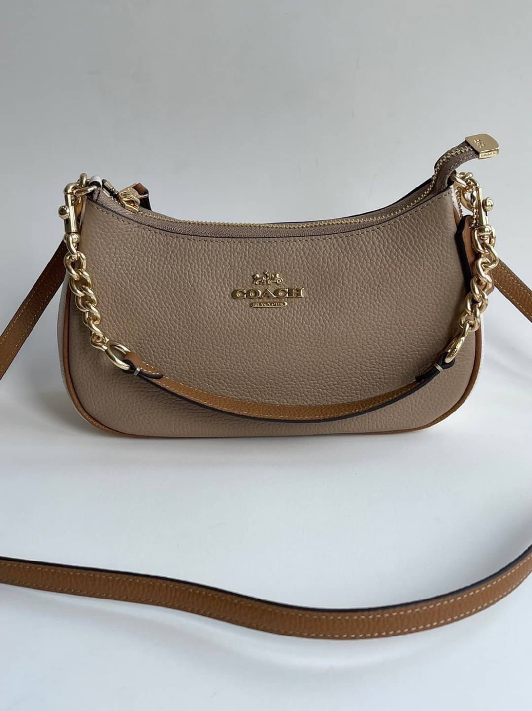 Coach Teri Shoulder Bag (แอดไลน์ก่อนสั่งซื้อ)