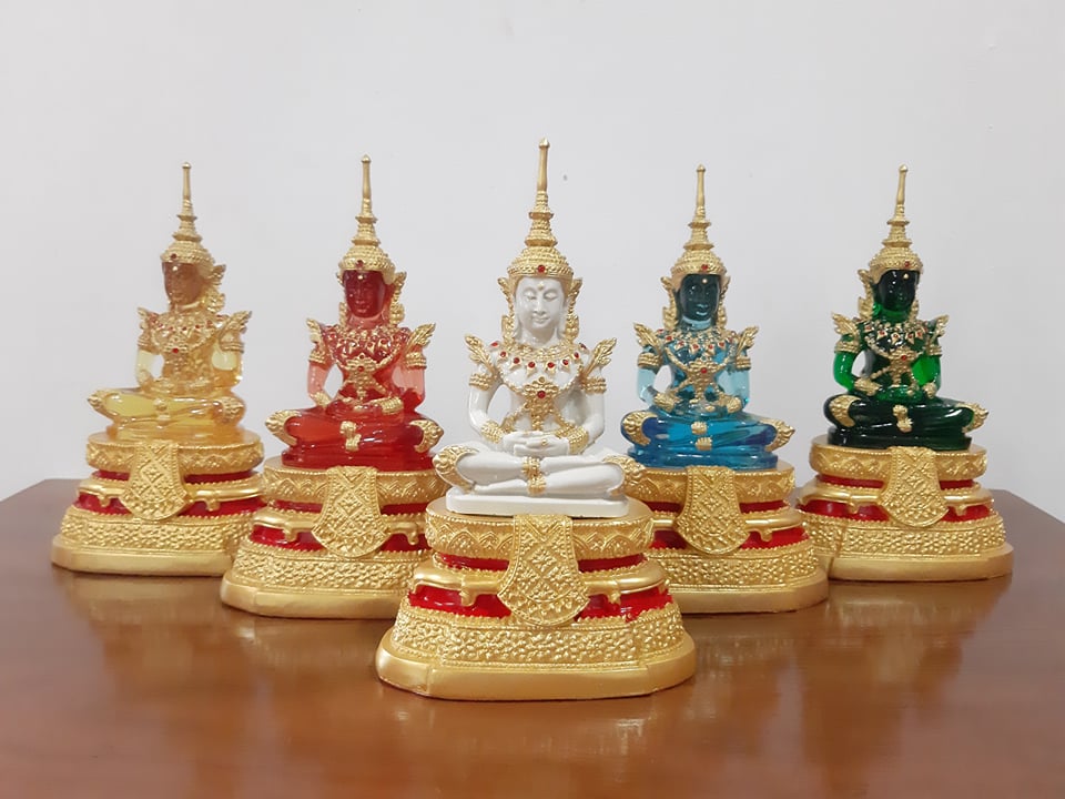 ุรูปหล่อ พระแก้วมรกต พระพุทธรูปปางทรงเครื่องจักพรรดิ์ (สีประจำวันเกิด) - (หน้าตัก5นิ้ว ฐาน7นิ้ว สูง11นิ้ว)