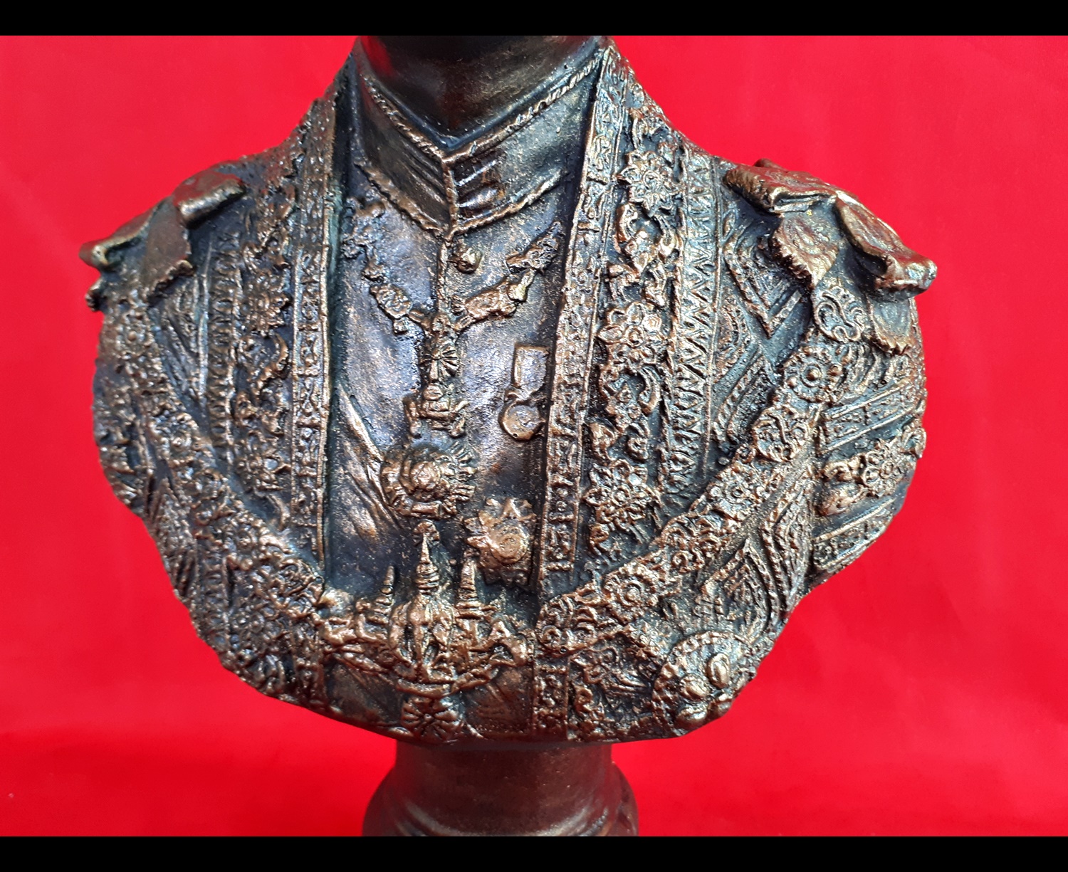 รูปหล่อ ร.9 ในหลวง ราชกาลที่ 9 พระบาทสมเด็จพระปรมินทรมหาภูมิพลอดุลยเดช ครึ่งองค์