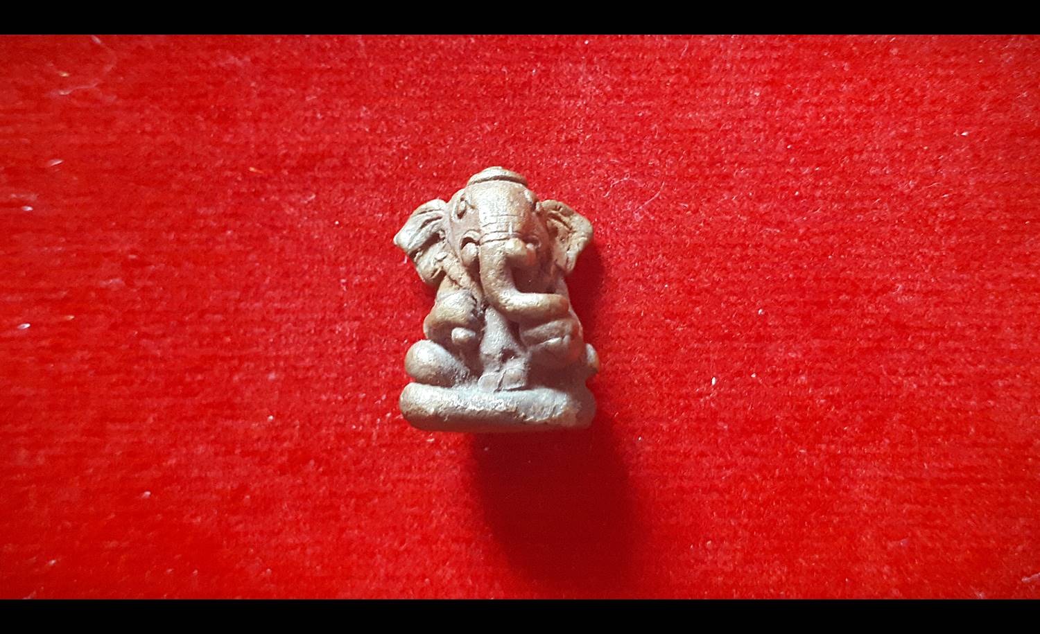 พระพิฆเนศ เนื้อนวโลหะสำริด (ปี2558 รุ่น สำเร็จสมปรารถนา ต่ออายุ ต่อเงินต่อทอง สุขสถาพรอิ่มใจ)