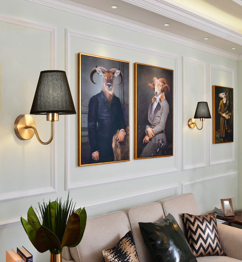 โคมไฟติดผนังภายในโครงเหล็กสีทอง American ทรงโค้งโป๊ะผ้า [CO-4018]