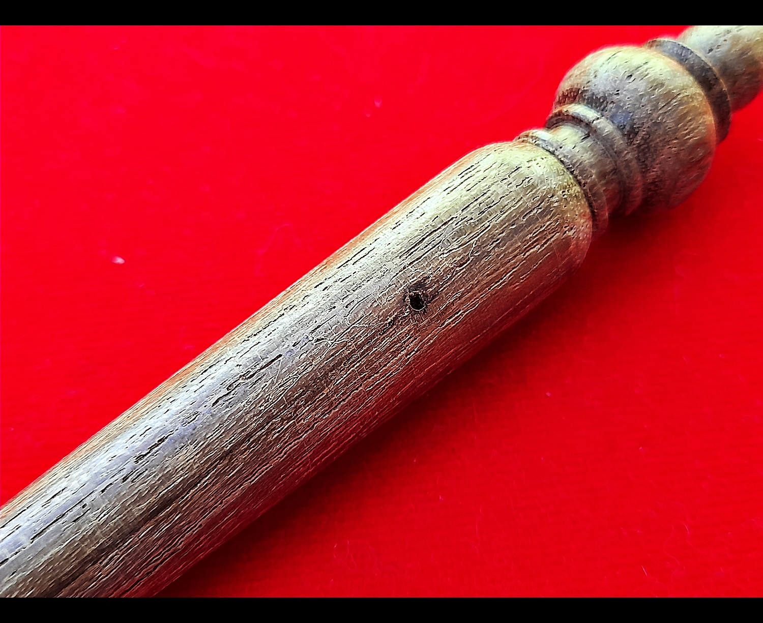 ไม้ครู (ขนาดพกพา 5.9นิ้ว) (จารยันต์ บรรจุ ฝั่งตะกรุด อุดมวลสาร ) (ไม้ครู คือ ทุกสิ่งที่ครูบาอาจารย์ทำไว้ให้ที่ครูมอบให้)) ปี2563 - ปลุกเสกอฐิษฐานจิต บรรจุมวลสาร จารย์ยันต์และตะกรุดด้วยมือ หลวงพ่อบ๊ะ วัดโพธิ์ลังกา