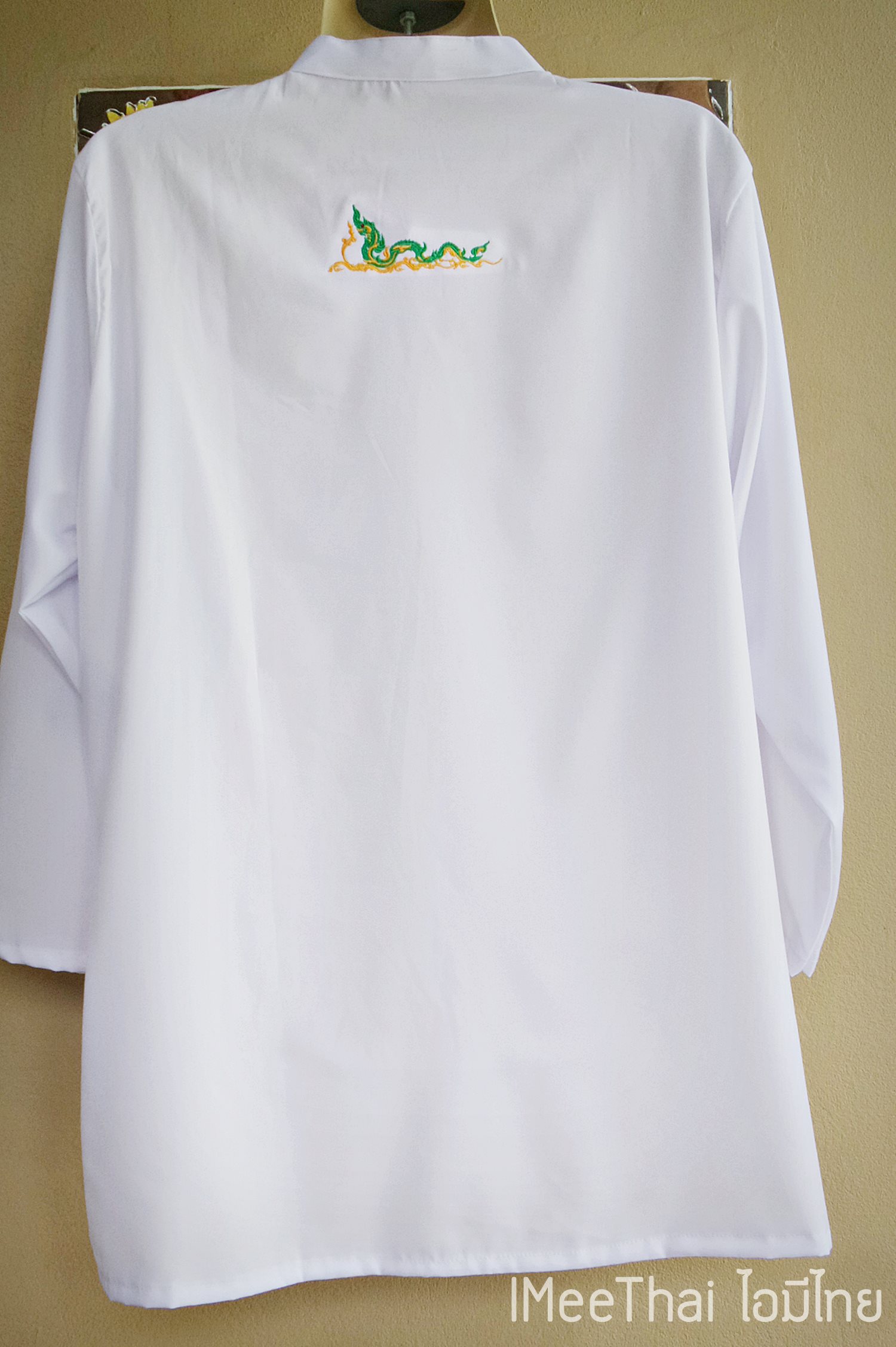 เสื้อสีขาวพระยานาคราช