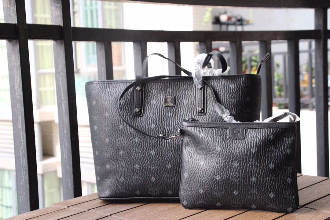 กระเป๋า mcm shopping bag 35x28cm