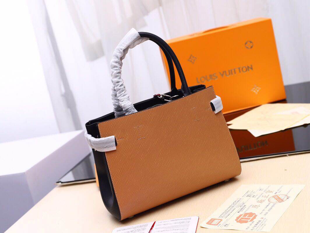 กระเป๋า lv twist tote 12 นิ้ว