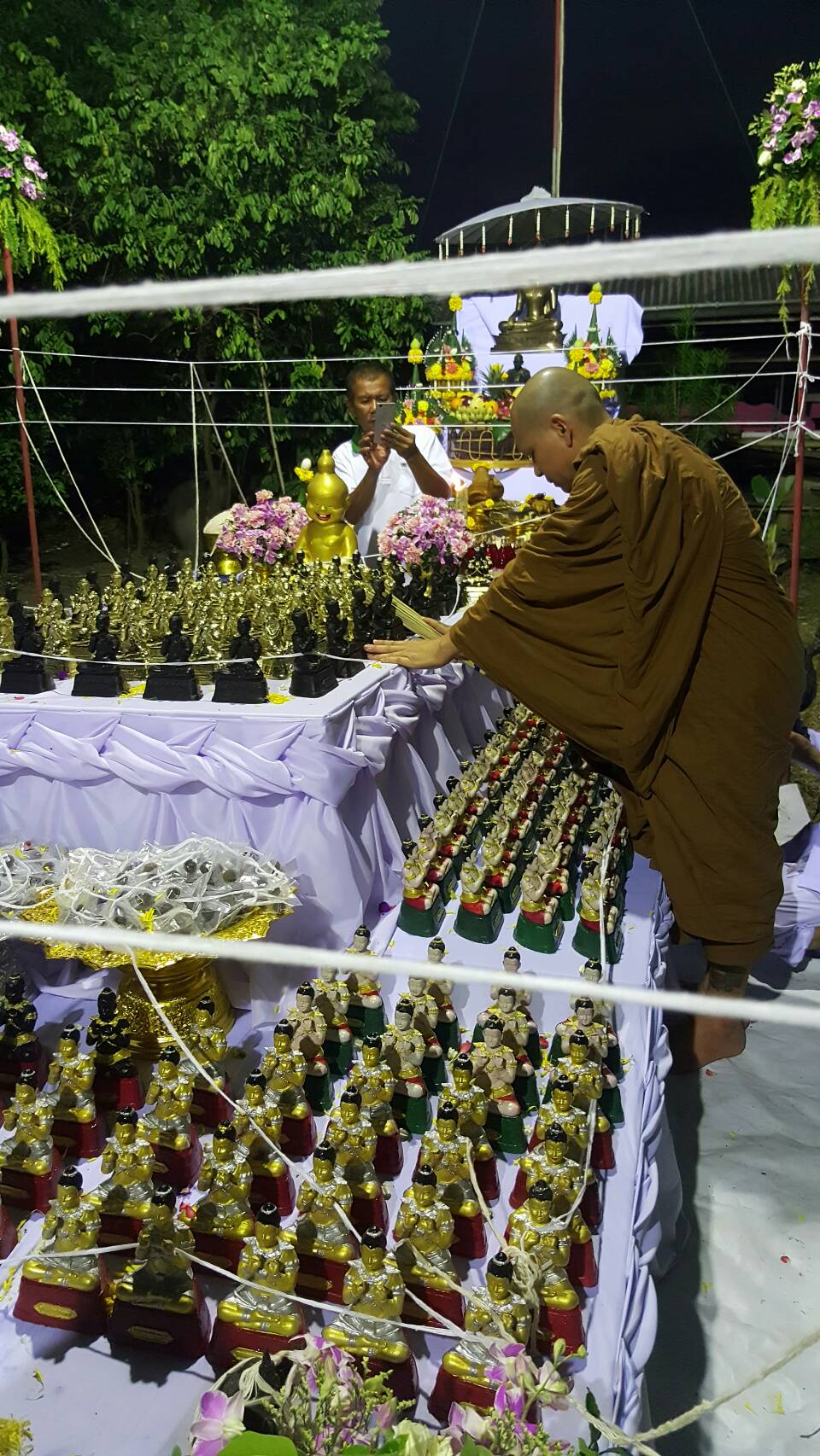 กุมารทอง อมตฤทธิ์ เนื้อทองเหลือง อุดมวลสาร ปี2559 (ขนาดตั้งบูชา หน้าตัก4นิ้ว สูง7นิ้ว) - (หลวงพ่อรักษ์ หลวงปู่ยวง ปลุกเสก)