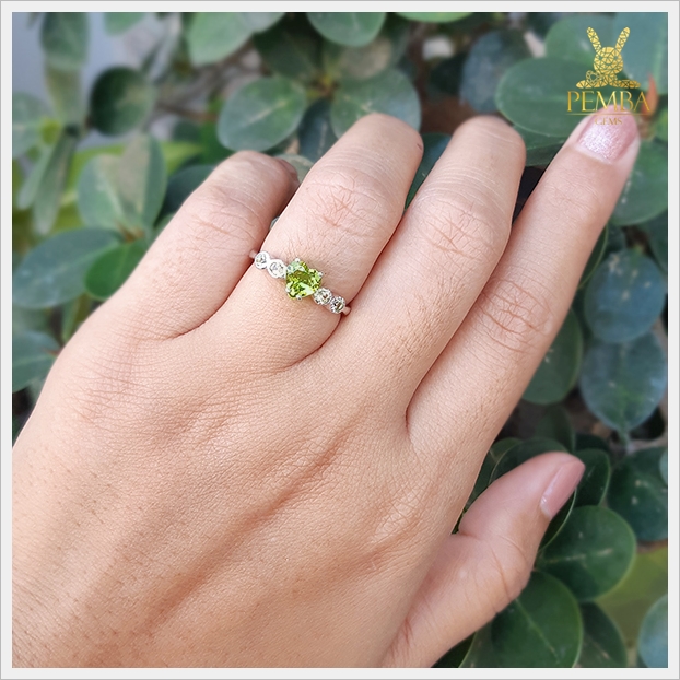 แหวนเพริดอตแท้ รูปทรงหัวใจสุดเก๋ ในติดนิ้วได้ทุกโอกาส แหวนพลอยแท้