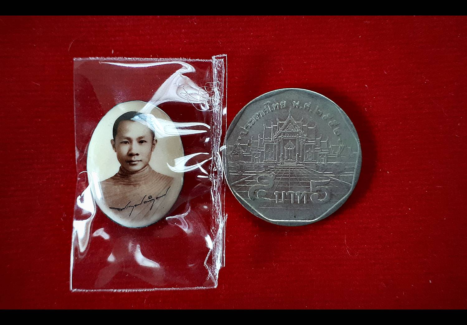 ล็อกเก็ต พระครูบากฤษดา (หน้าหนุ่ม) รุ่นบารมี ๓๐ ทัศน์ (มังกรหยก) ปี2562 (บรรจุเส้นผมเกศา ปลุกเสก นานกว่า 4ปี)