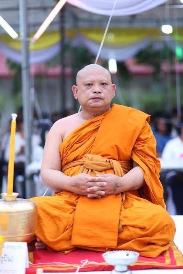 รูปปั้น พ่อปู่ฤาษี นารอท (พ่อแก่) รุ่น2 #รุ่นสุดท้าย พิธีโชคดี เนื้อดินผสมว่าน (ปั้นมือ แบบโบราณ ฐาน7นิ้ว สูง10นิ้ว) จารยันต์ ฐานบรรจุแผ่นยันต์เงิน (จัดสร้าง200ตน) ปี2564 #รับประกันแท้และทัน