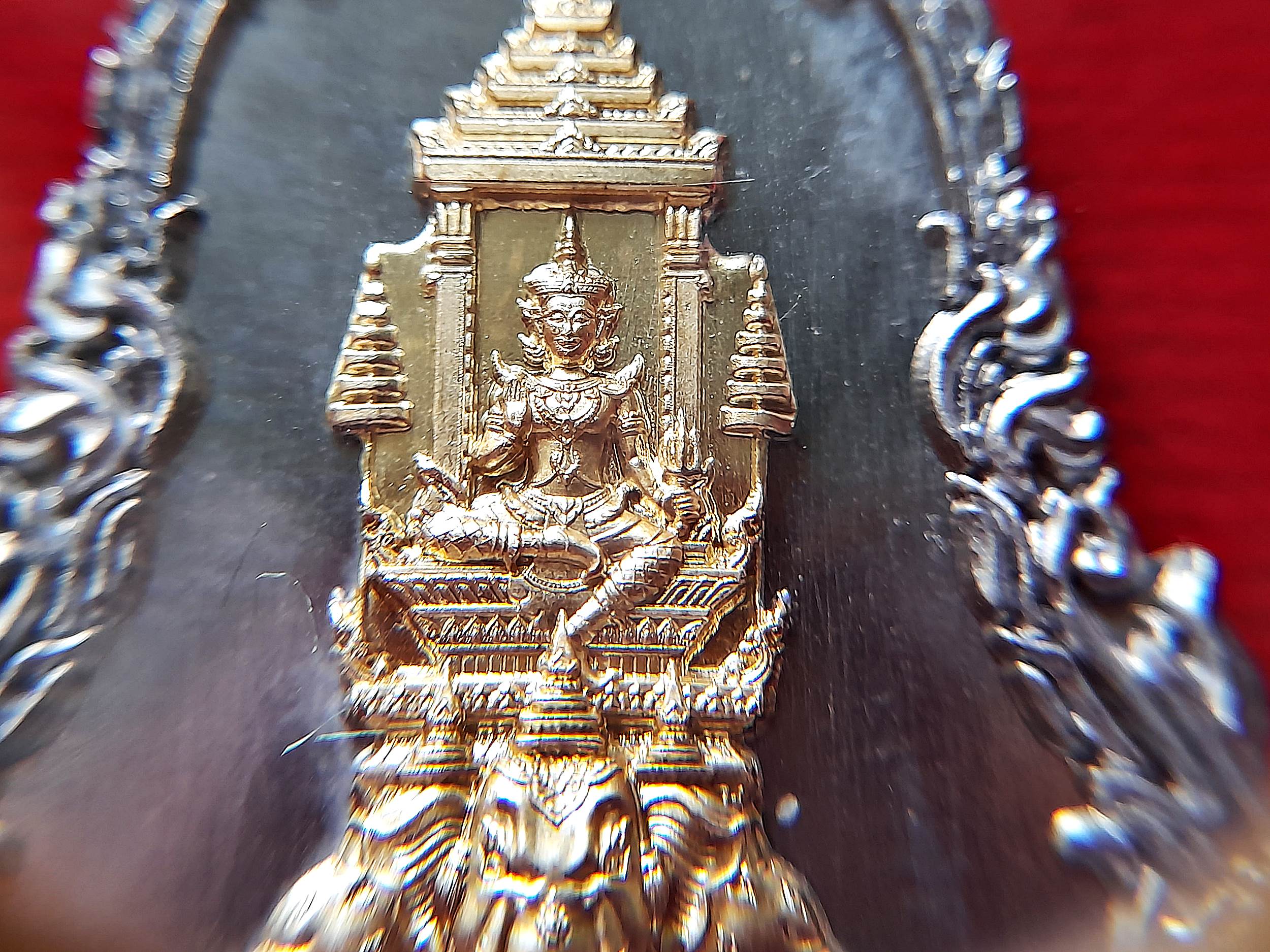 เหรีญพรอัมรินทร์ (พระอินทร์ ประทับ ช้างเอราวัณ) หลัง ครุฑ และ เทพศาสตราอาวุธ เนื้อตะกั่ว หน้ากากทองฝาบาตร ปี2565 #รับประกันแท้ - พระอาจารย์ชลเทพ(พระอาจารย์เอราวัณ)