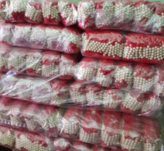 สร้อยข้อมือ ด้ายแดง สีแดง สีชมพู สีเขียว สีอื่น (ขายปลีก ขายส่ง) (งานถักทำมือ เส้นใหญ่หนา)