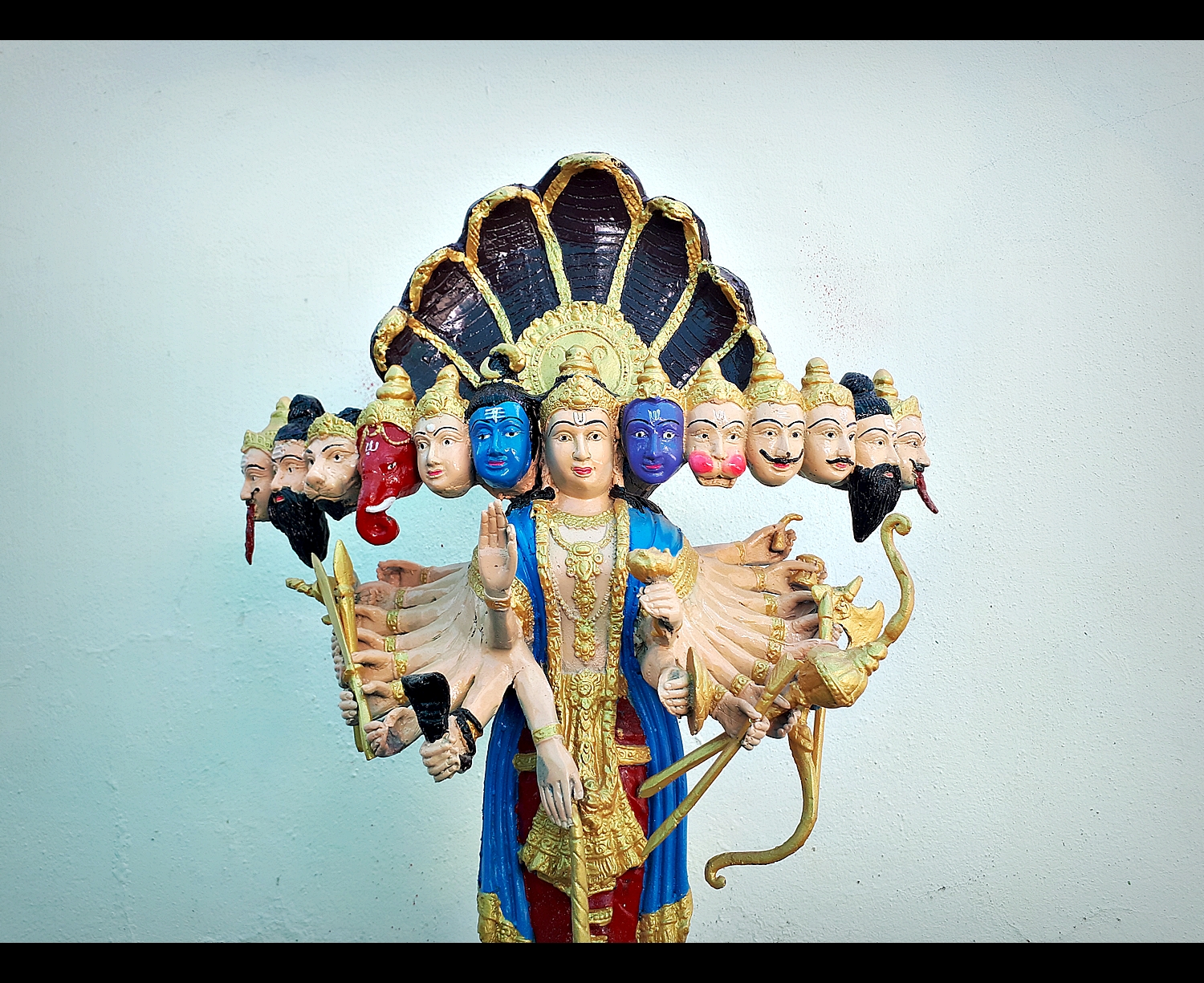 รูปหล่อ เทวรูป พระนารายณ์เปิดโลก (13หน้า 20กร) เนื้อโลหะลงสี (ขายปลีก ขายส่ง) (สั่งทำสั่งหล่อจำนวนหลายองค์)