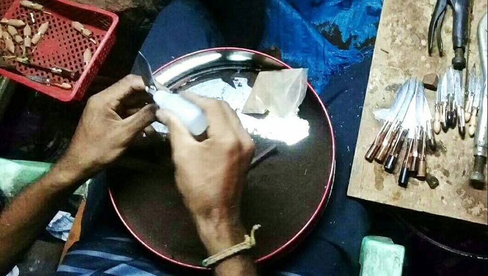 มีดหมอ หลวงพ่อกวย วัดโฆสิตาราม(วัดบ้านแค) (มีดหมอเทพศาสตรา มีดหมอแรงครู เล่มเล็ก) (บรรจุ มวลสาร และ เส้นผมเกศา หลวงพ่อกวย ) จ.ชัยนาท รุ่นแรงครู ปี2560