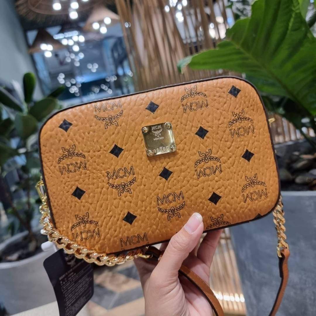 MCM CAMERA CROSSBODY BAG IN VISETOS (แอดไลน์ก่อนสั่งซื้อ)