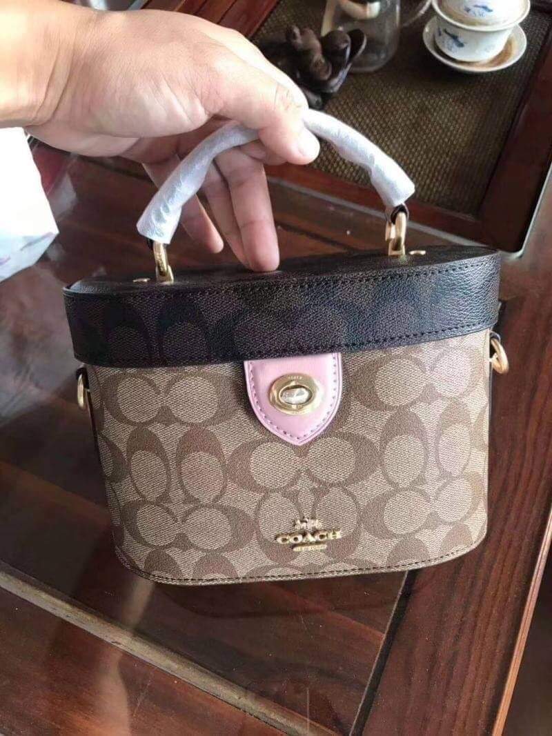 Coach Kay Crossbody In Blocked Signature Canvas (แอดไลน์ ก่อนสั่งซื้อ)