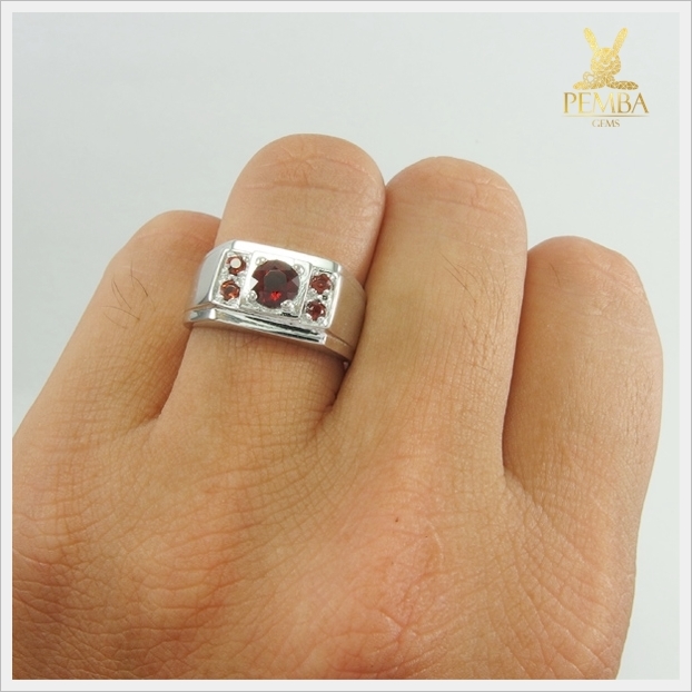 แหวนโกเมนแท้ แดงแก่ก่ำโกเมนเอก เงินแท้925 ชุบทองคำขาว